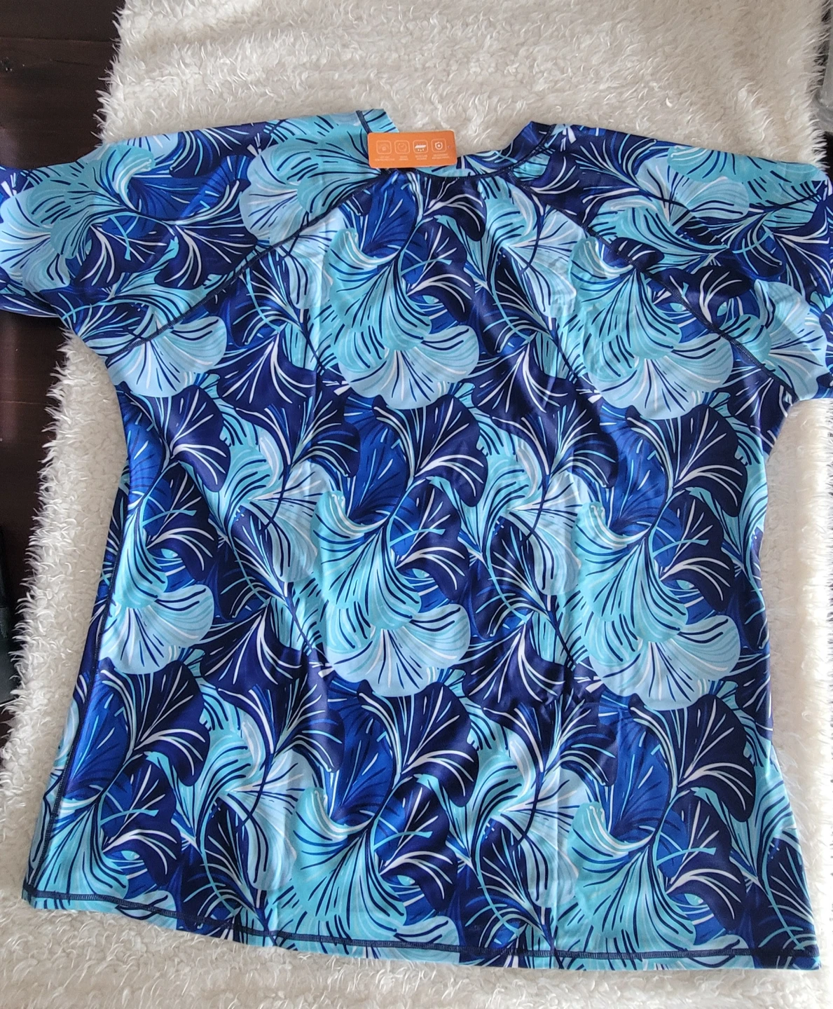 BNWT Plus-Size Short-Sleeves Rash Guard Top - photo 2