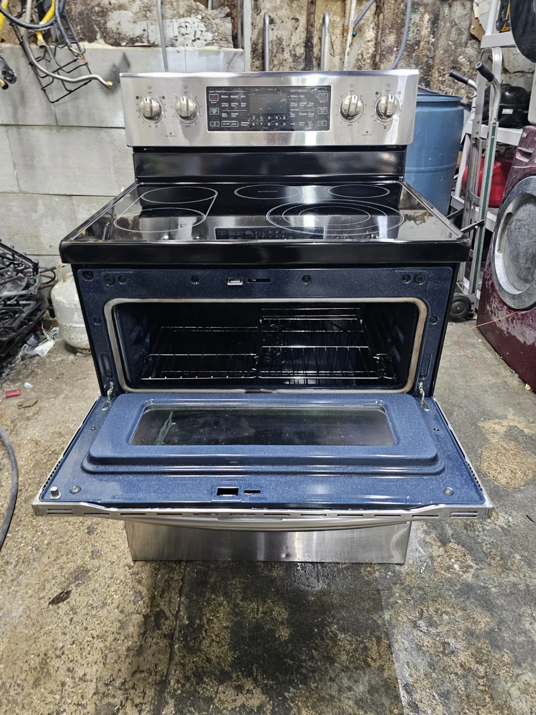 Samsung 30in Stainless steel electric stove - photo 2