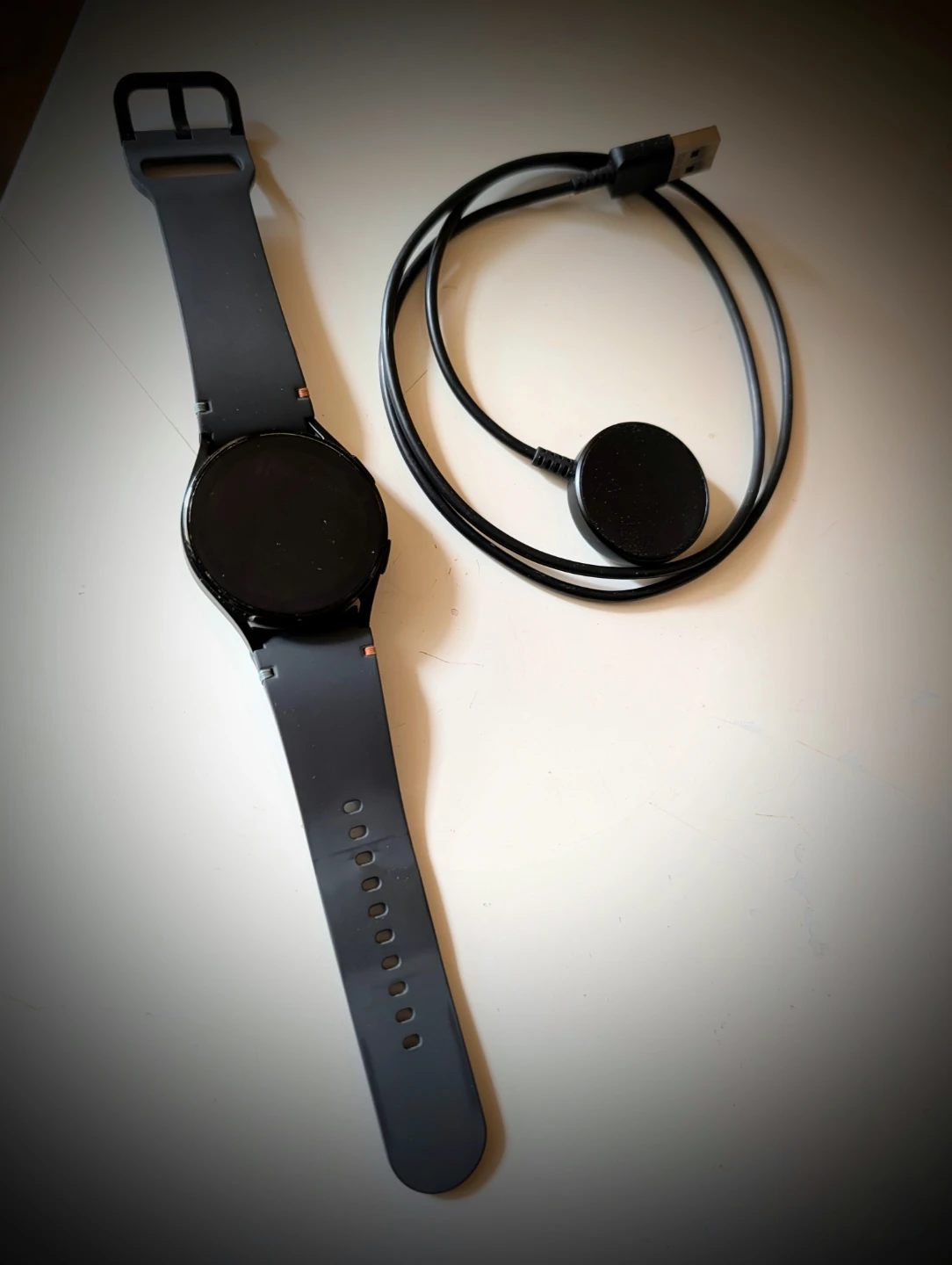 Samsung Galaxy Watch 4 (40mm) with Charger