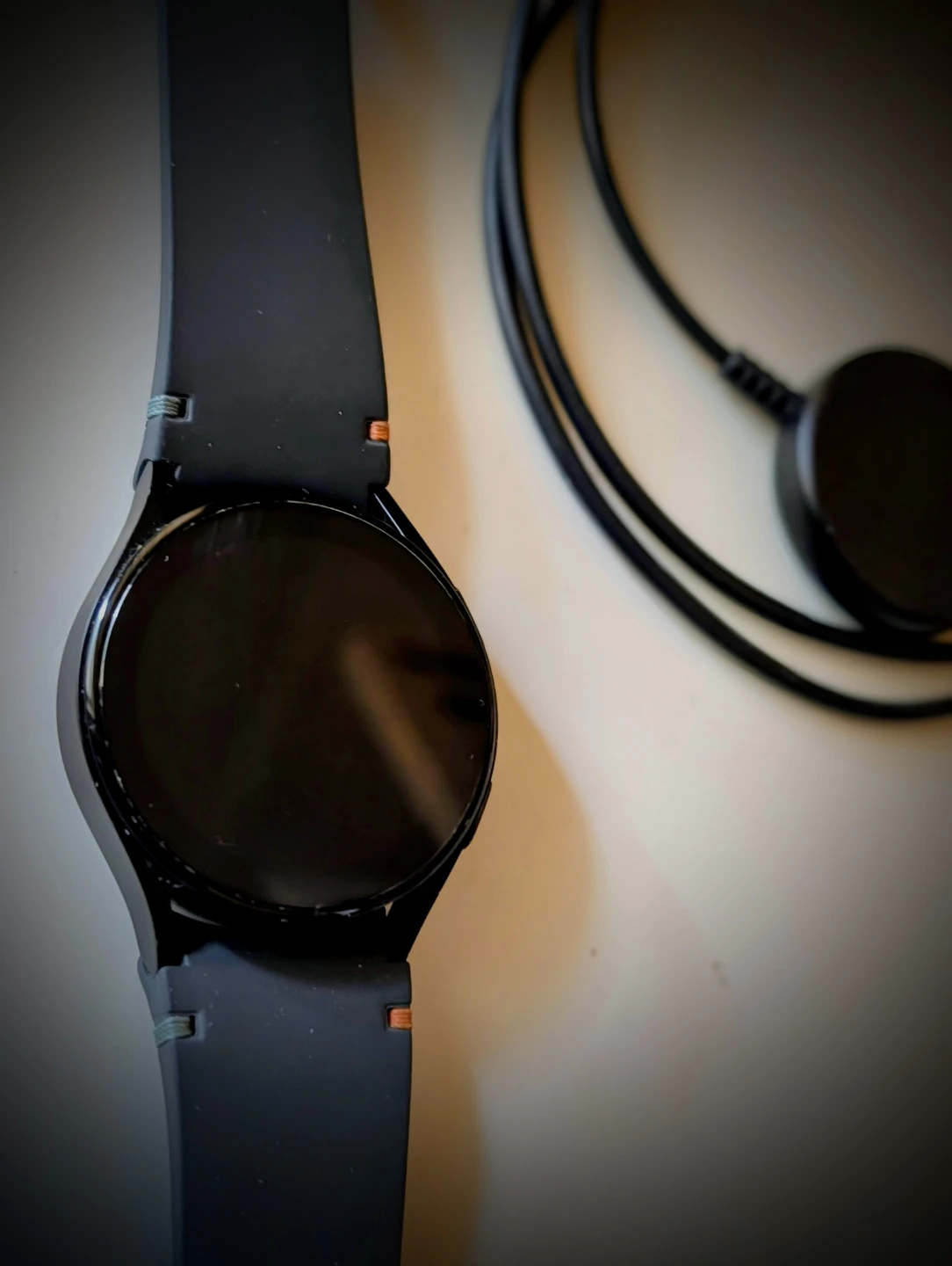 Samsung Galaxy Watch 4 (40mm) with Charger - photo 3
