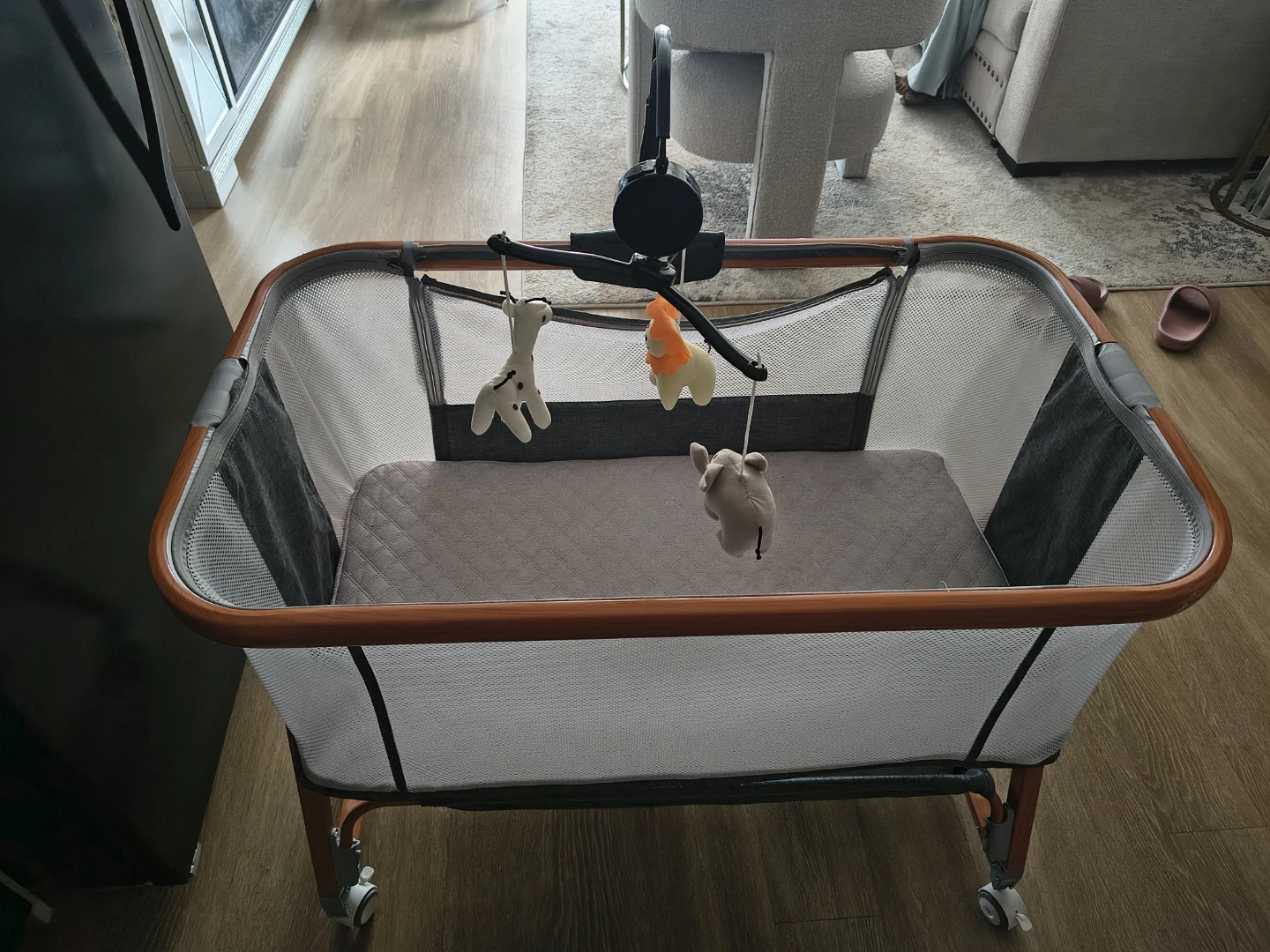 Baby Bassinet with Mobile - photo 2