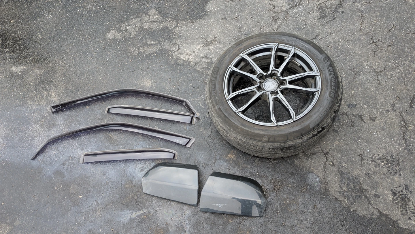 Car Window Visors and Tire with Rim - photo 2