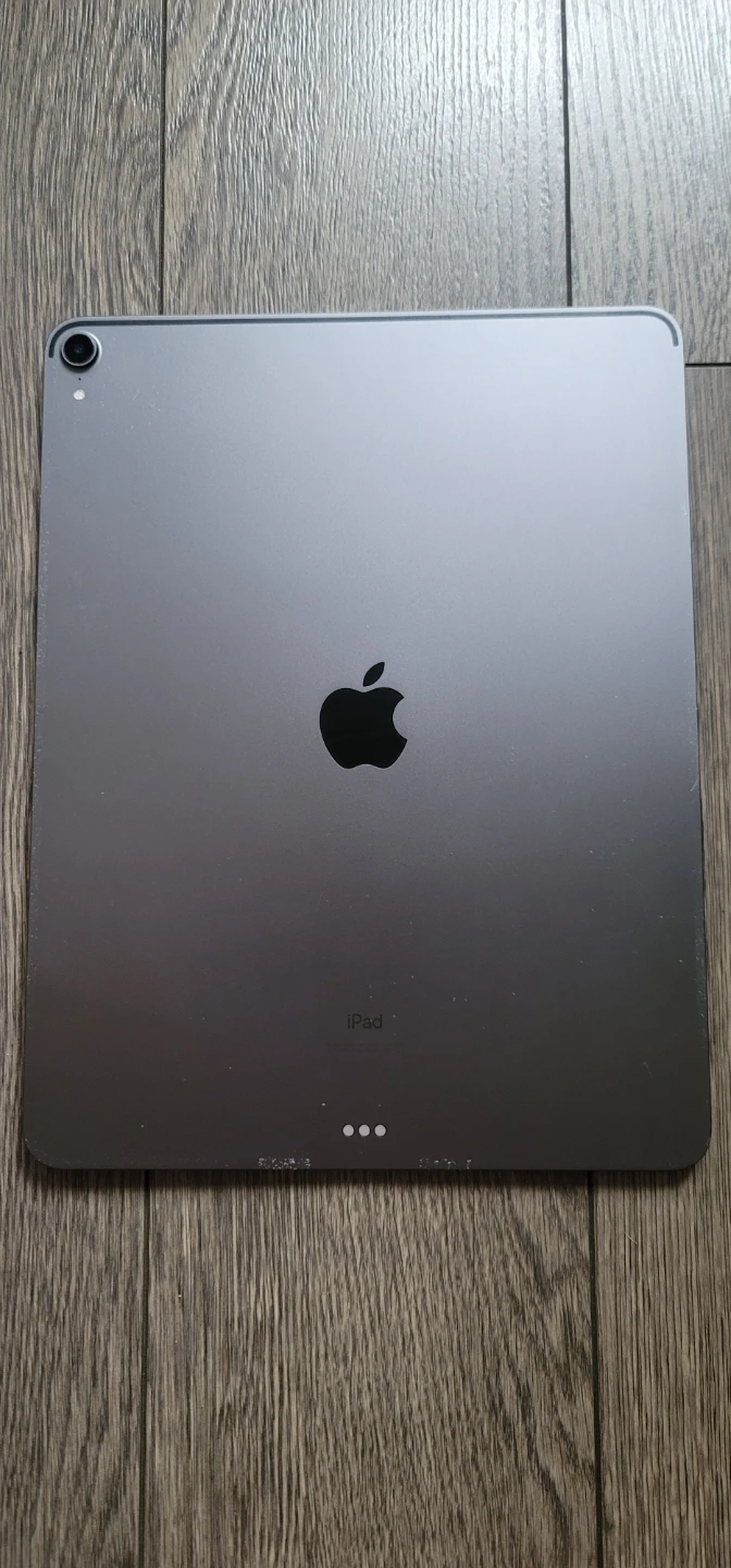iPad Pro 11-inch (2nd Gen) - Cracked Screen