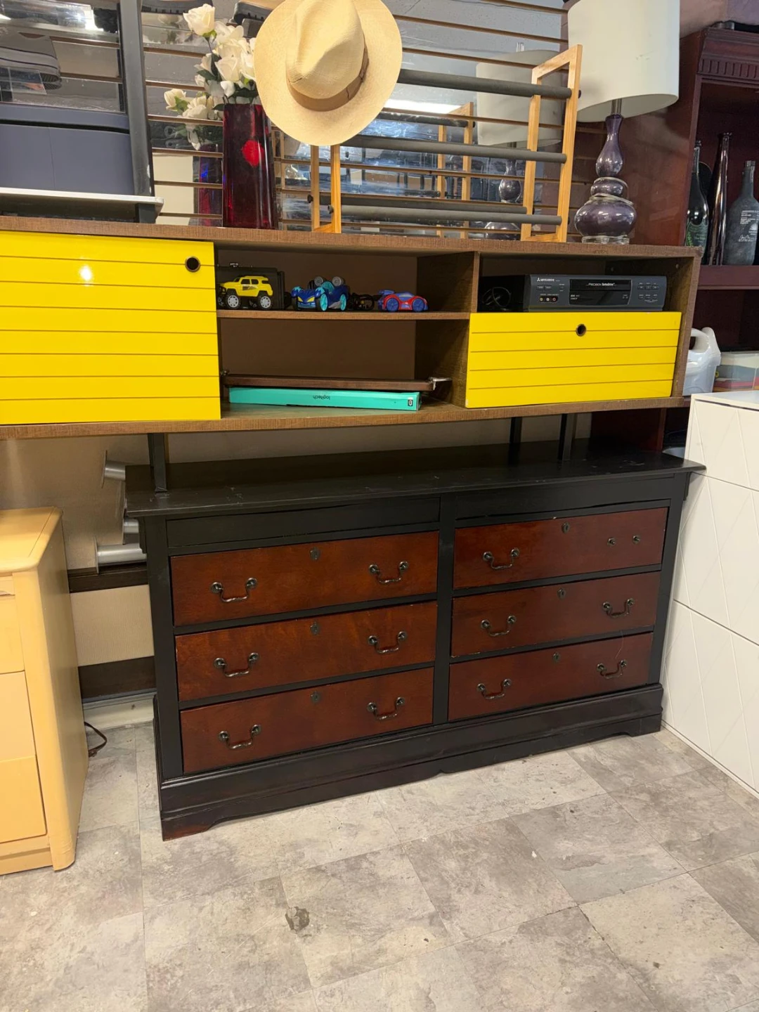 Venta de Bonitos muebles  5521w Belmont av