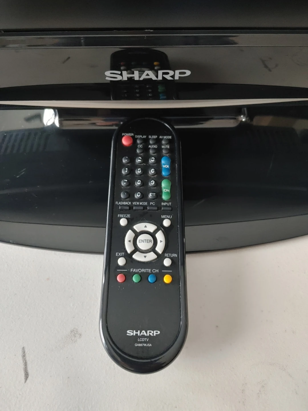 Sharp 37" Aquos 720p LCD TV - photo 3