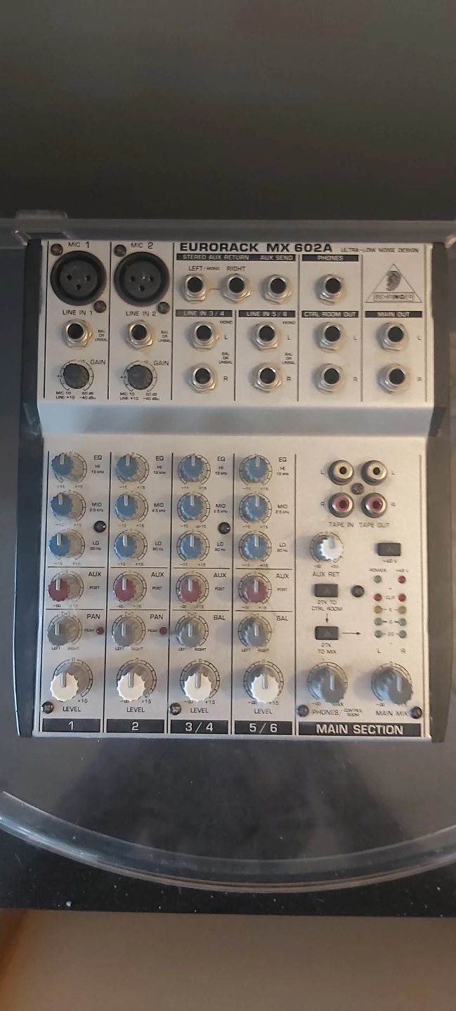 Behringer Eurorack MX602A Mixer