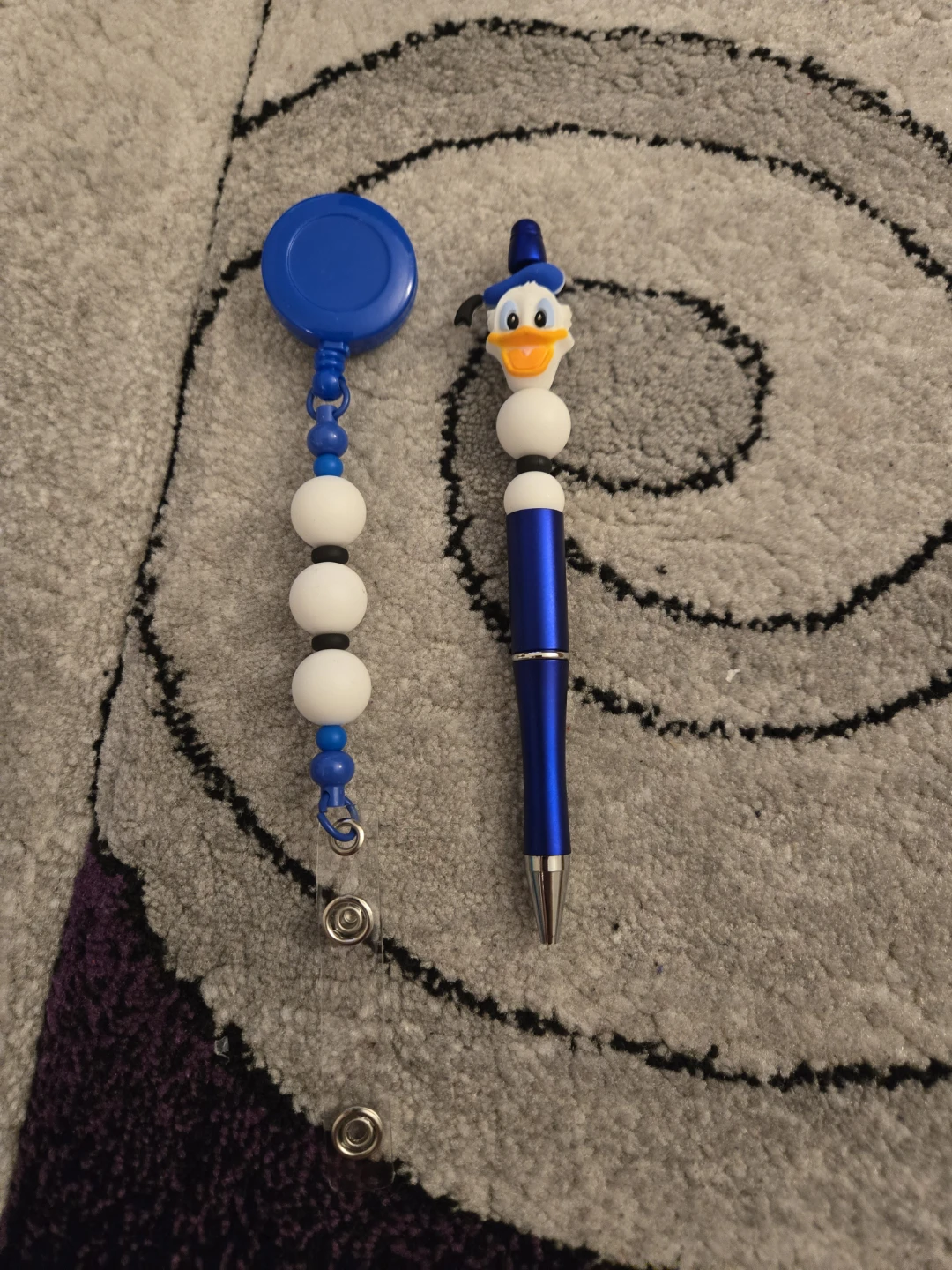 Donald Duck Pen and Badge Reel Set