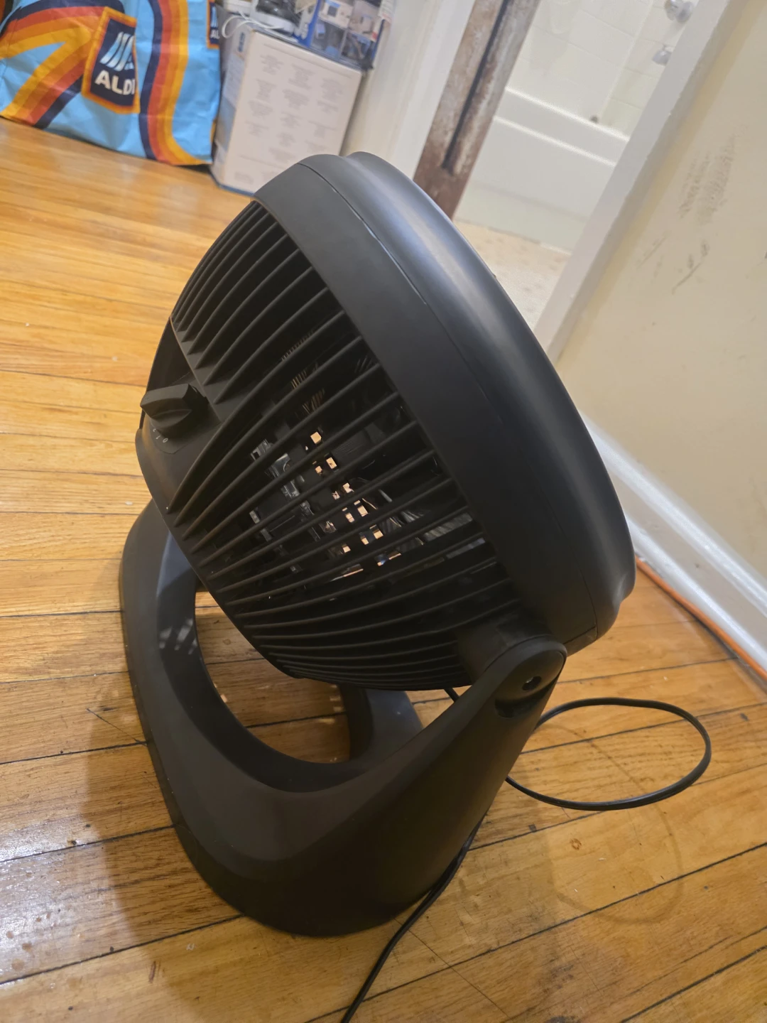 Amazon Basics Black Personal Desk Fan - photo 4