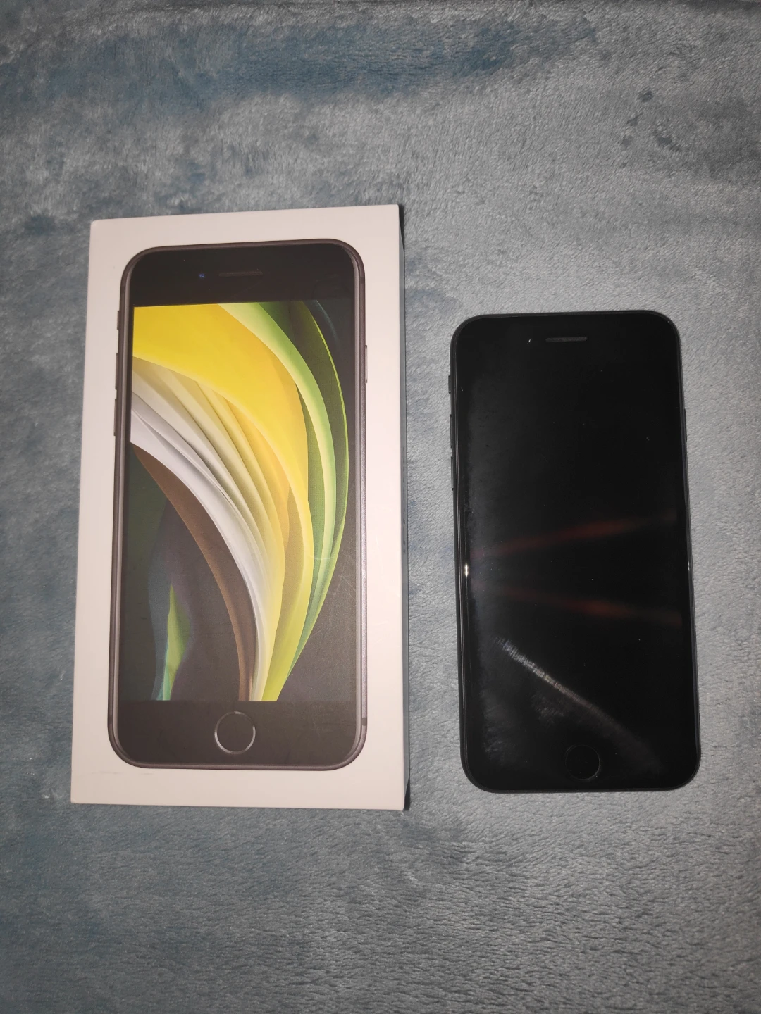Apple iPhone SE (2nd gen) - Black, 64 GB