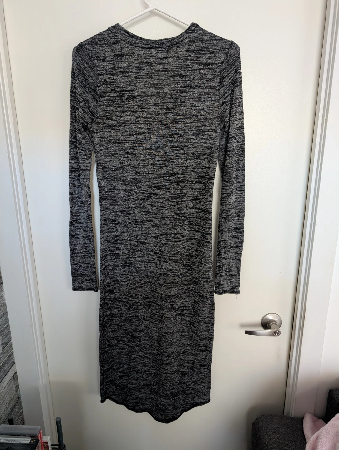 Aritzia long sleeve grey V-neck dress - photo 3