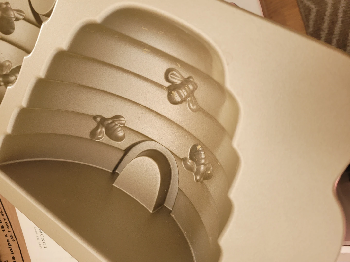 Bundt pan, bee hive design