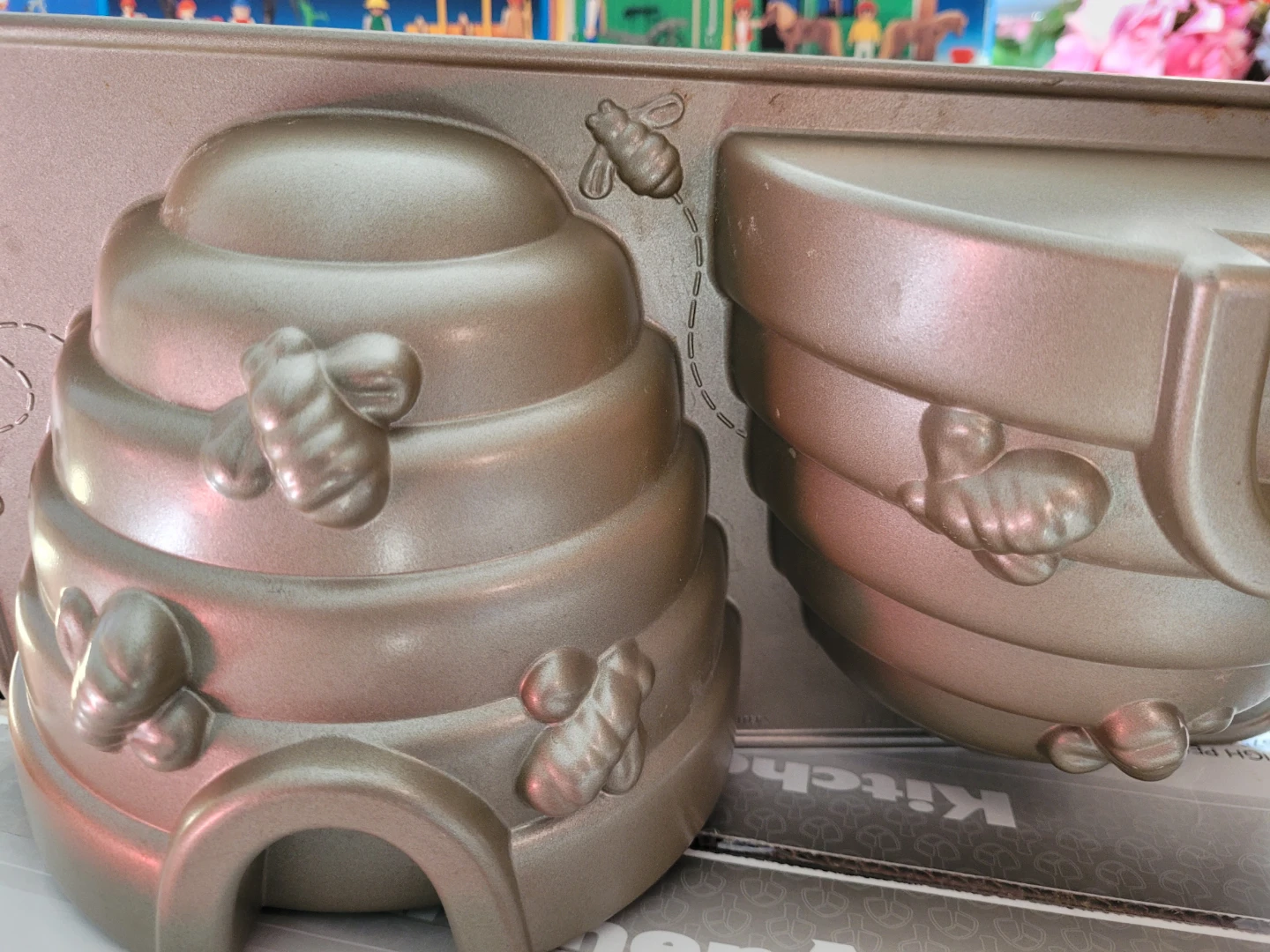 Bundt pan, bee hive design - photo 2