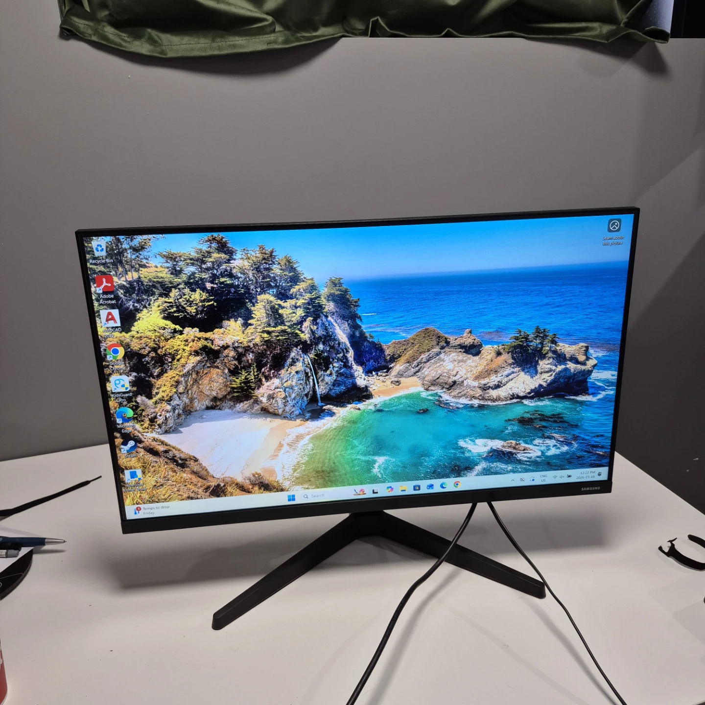 Samsung 27inch computer monitor with HDMI cable
