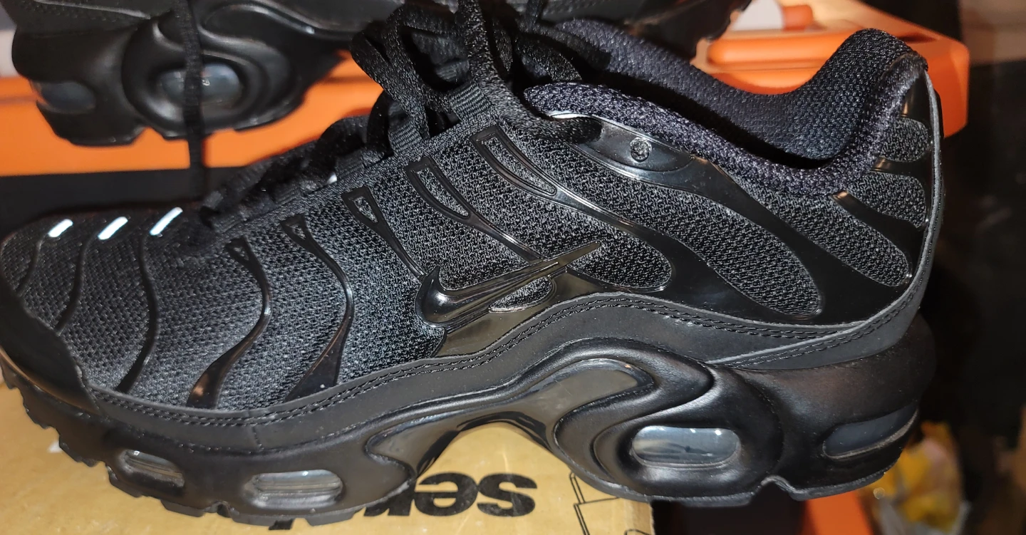 Nike Air Max Plus TN "Tuned Air" Black Running Shoes