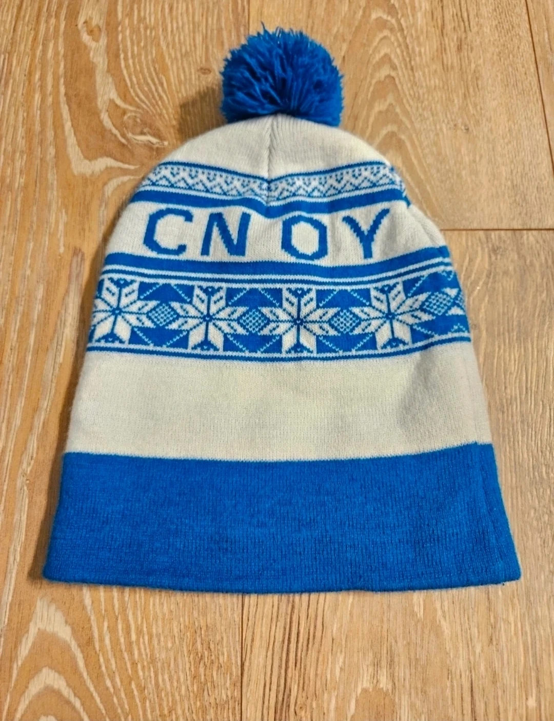 🧡 White and Blue Knit Winter Hat
