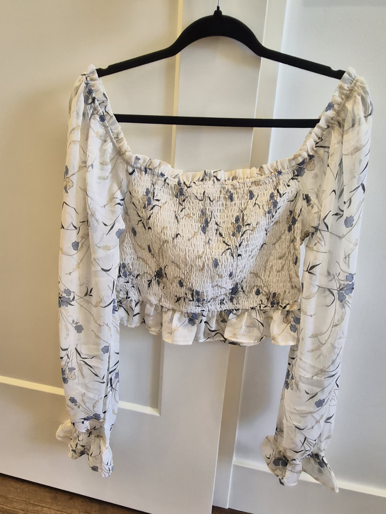 ESSUE Floral Smocked Long Sleeve Cropped Top - photo 2