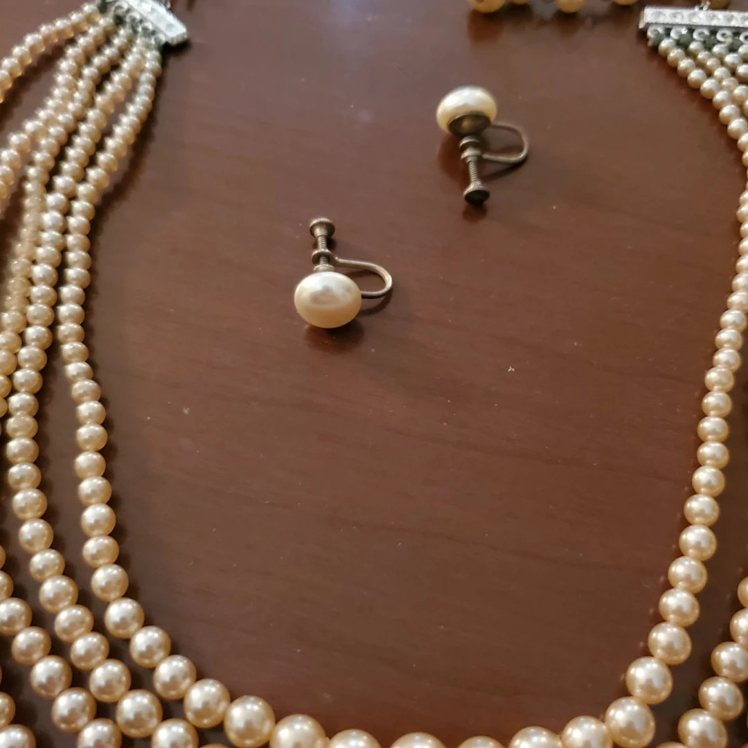 1940's 5-Strand Pearl Necklace, Bracelet & Screw Back Earrings - photo 5