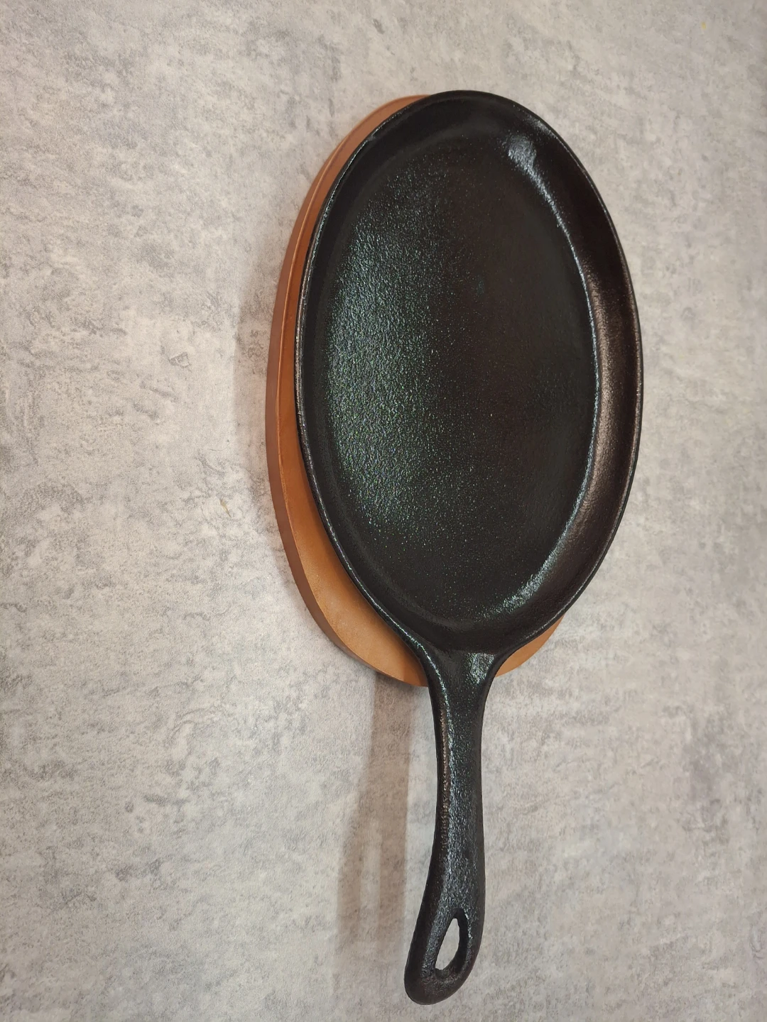 Cast Iron Sizzling Platter with Wooden Base