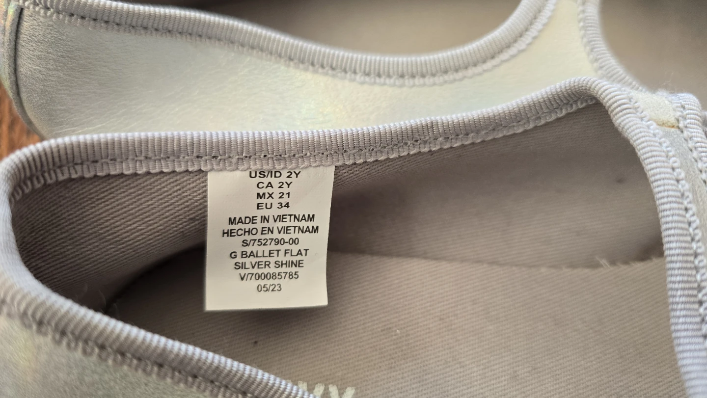 NEW Old Navy Silver Ballet Flats Size 2Y - photo 3