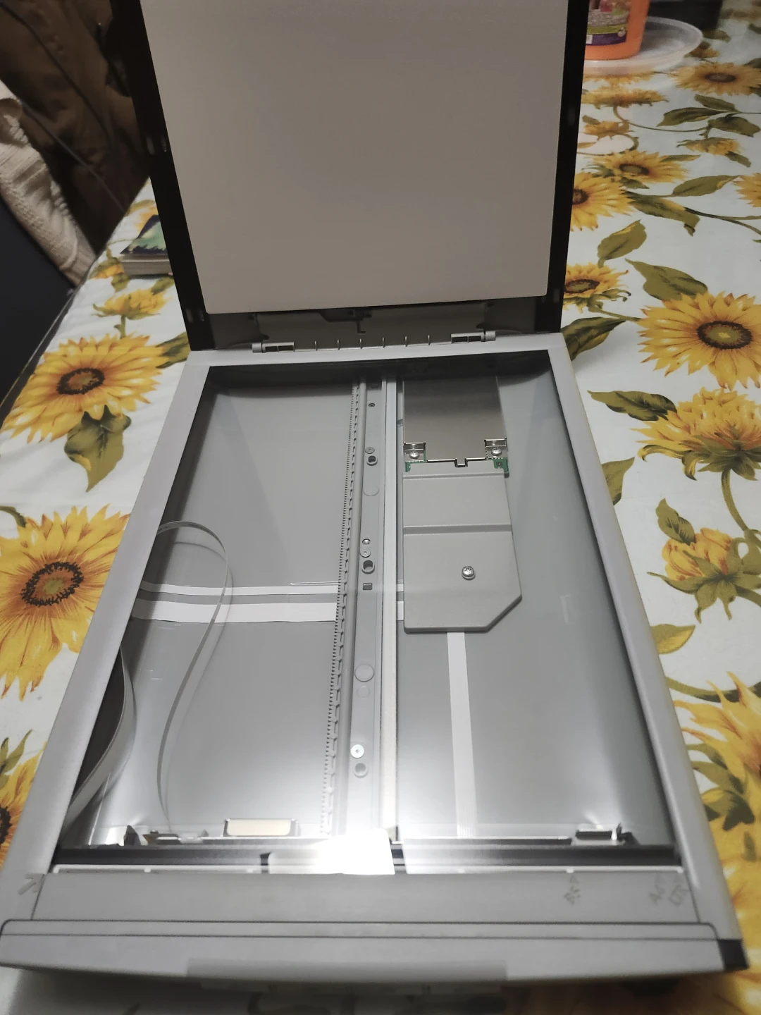 Canon CanoScan LiDE 200 Flatbed Scanner - photo 2