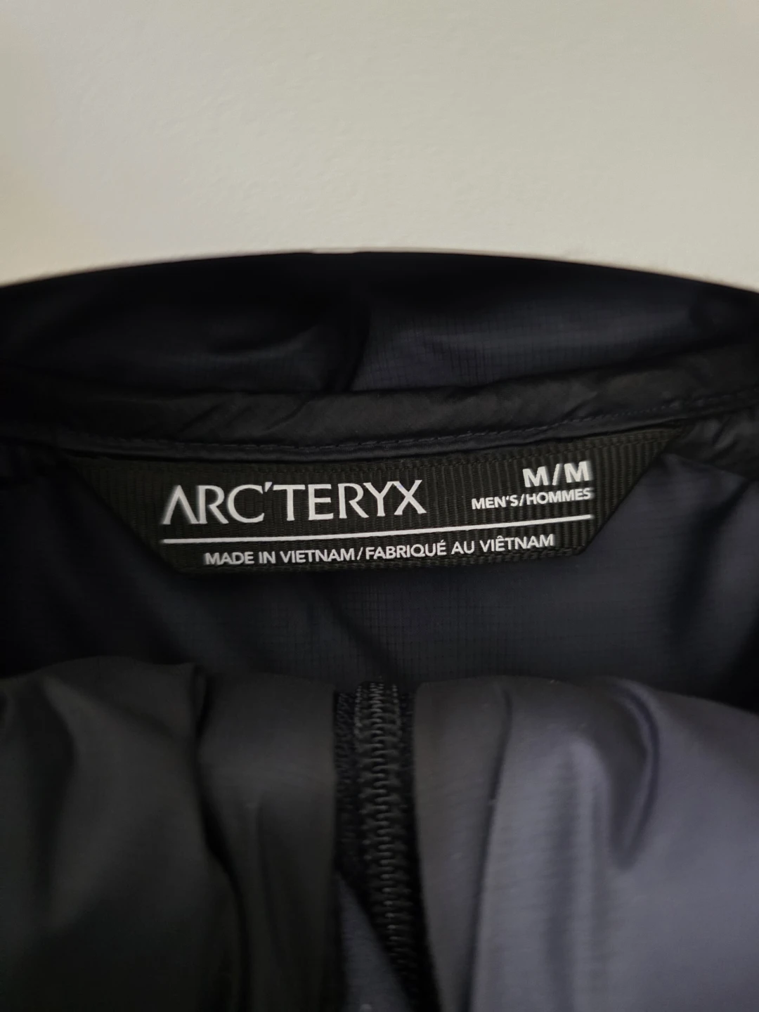 Arc'teryx Cerium Hoody Men's Medium (Black Sapphire) - photo 3