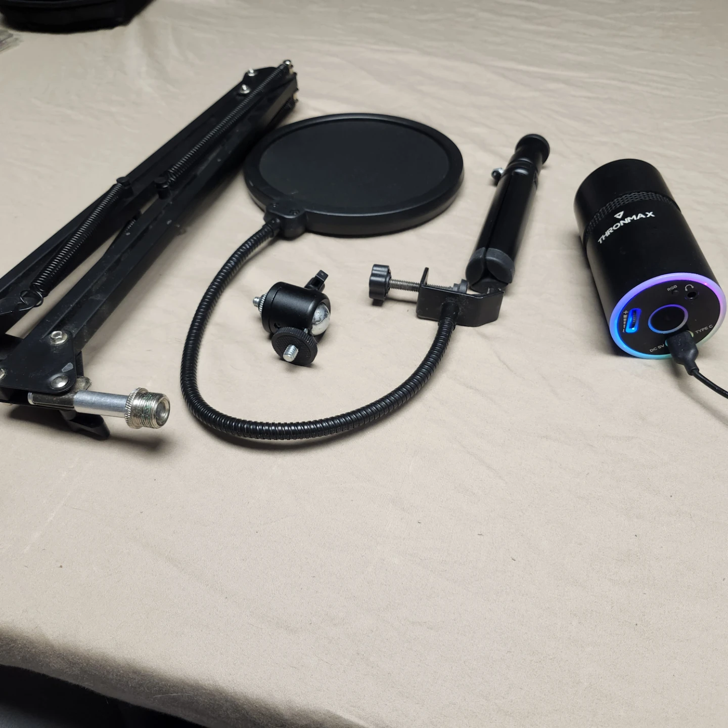 Streaming Thronmax Microphone Boom Mic