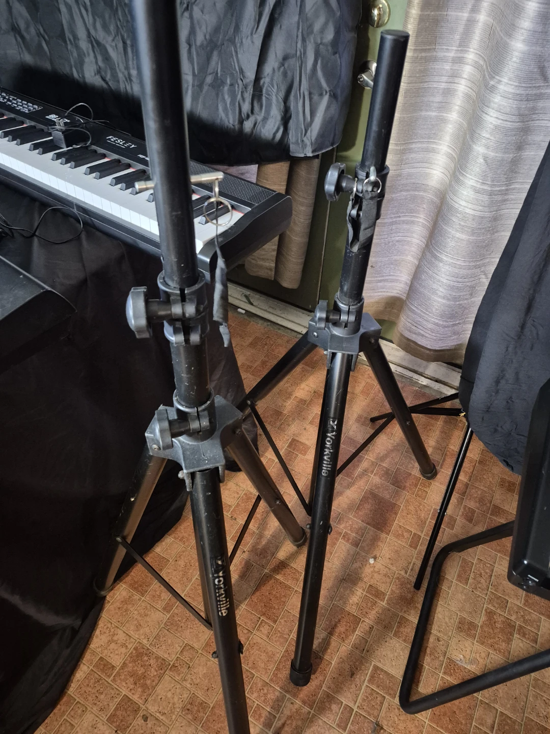 Yorkville YX12 Speaker and Speaker Stands - photo 3