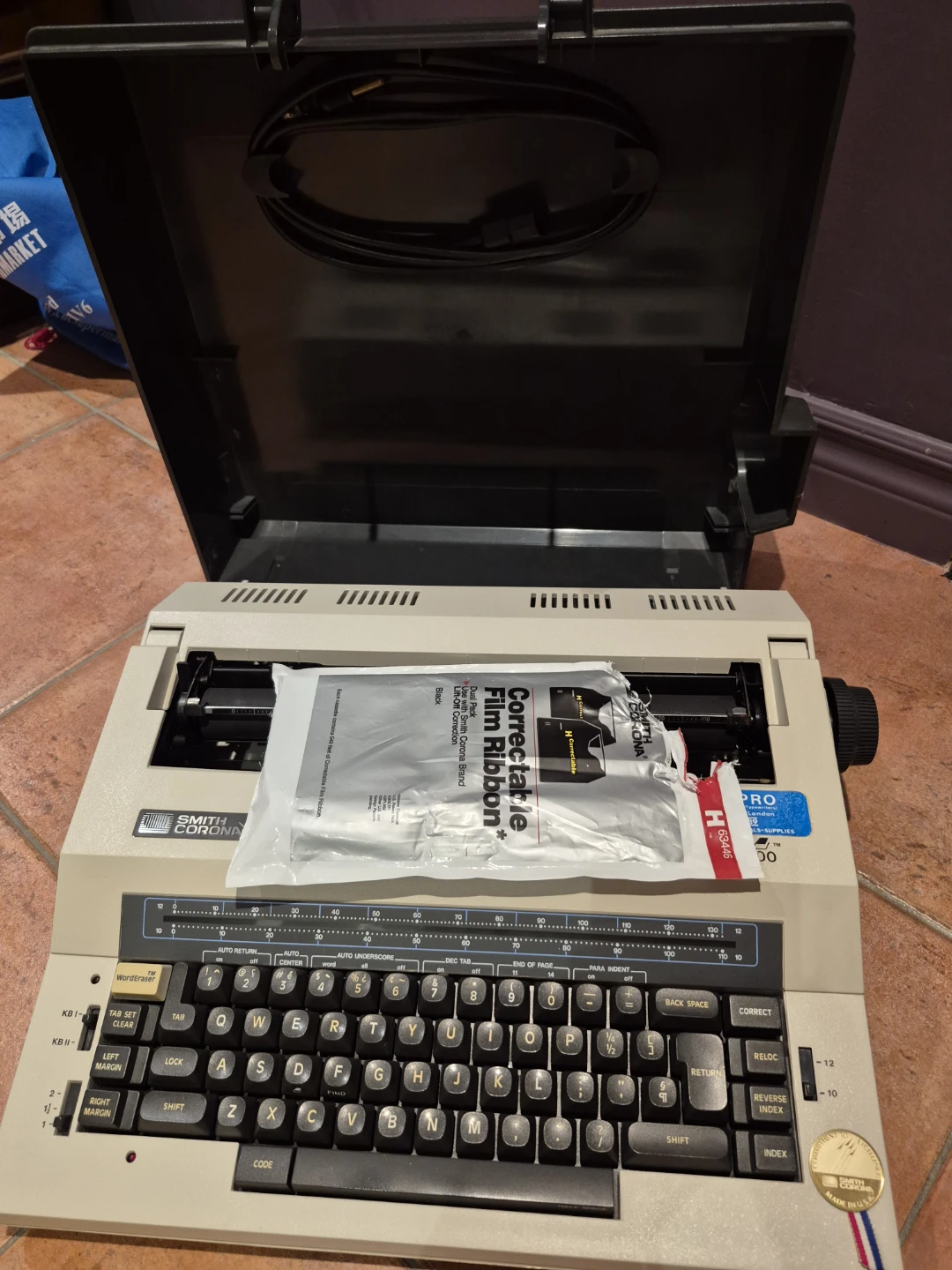 Vintage Smith Corona Electric Typewriter - photo 5