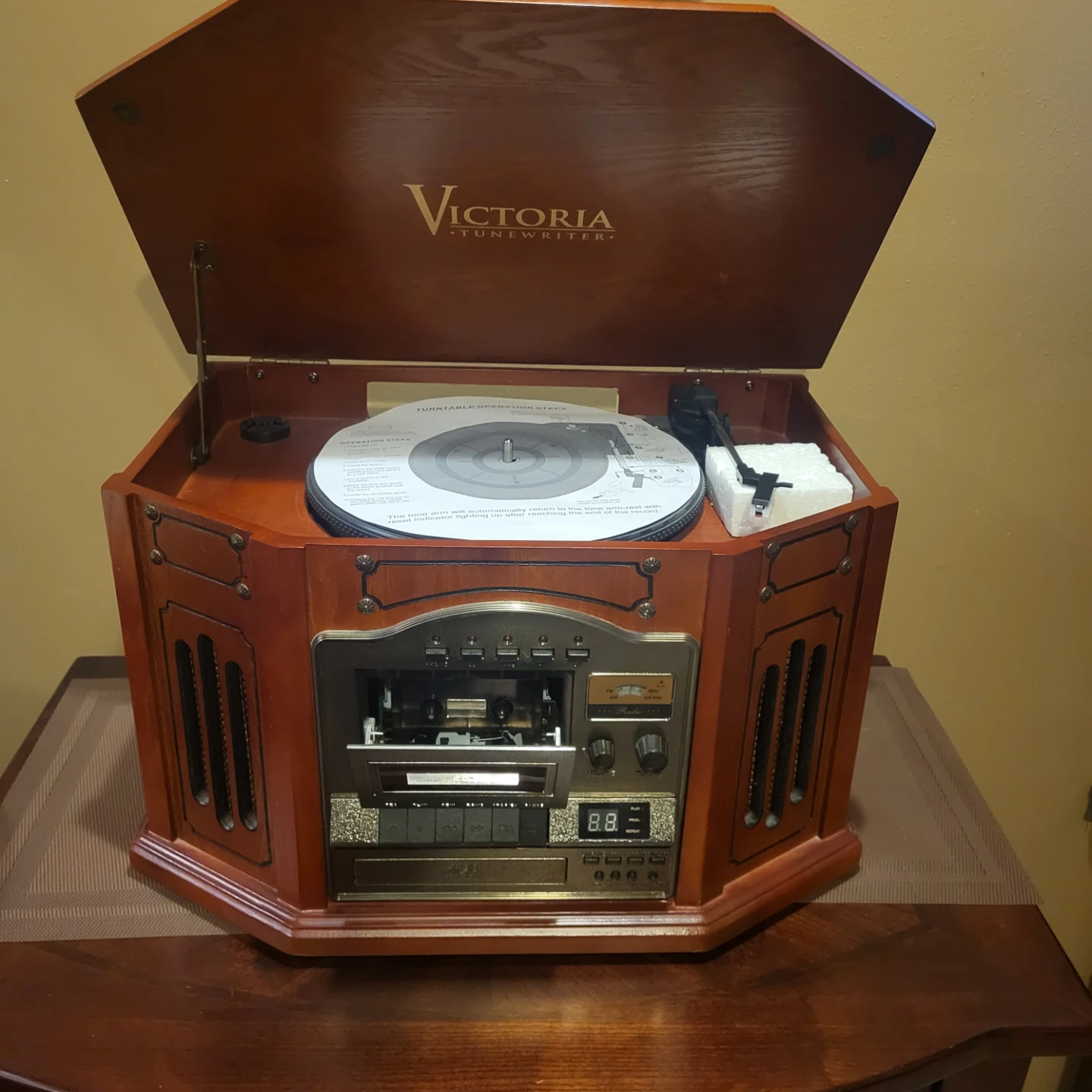 Victoria Tunewriter Record Player with Cassette and Radio - photo 4