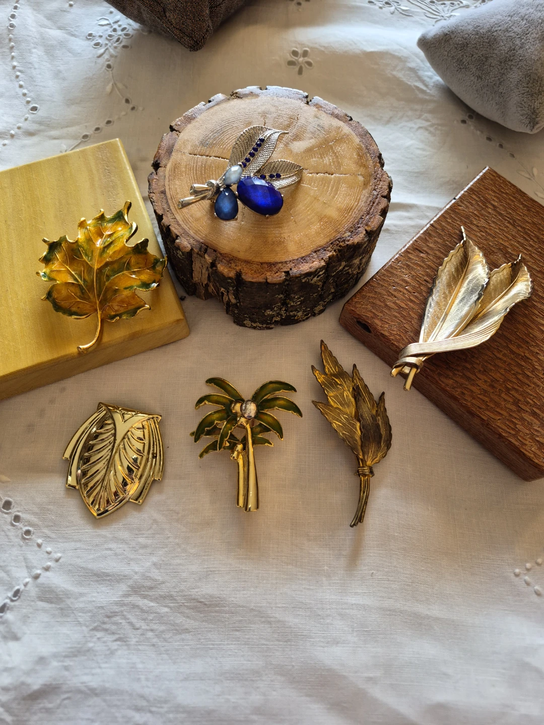 Mix Misc Lot of 5 Leaf Brooches & 1 Scarf Clip Mostly Vintage