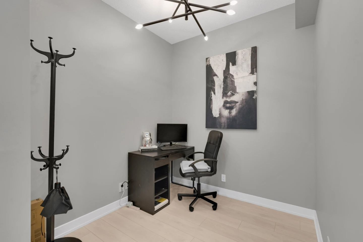 Black Ergonomic Office Chair with Armrests - photo 2