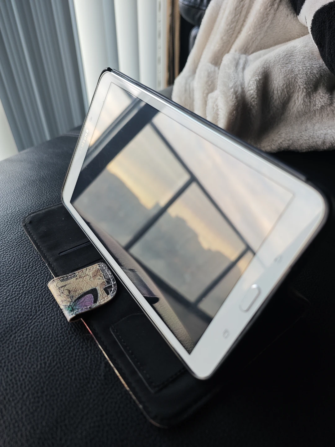 Samsung Galaxy Tab 4 tablet with case - photo 3
