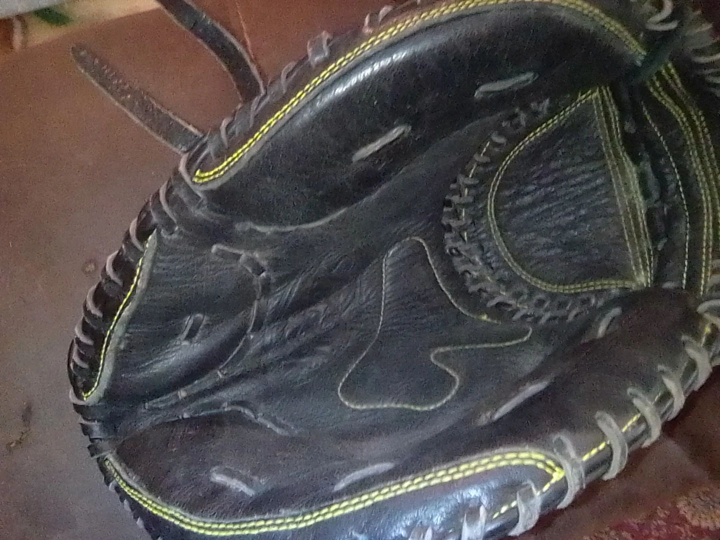 Louisville Slugger Baseball Glove - photo 2