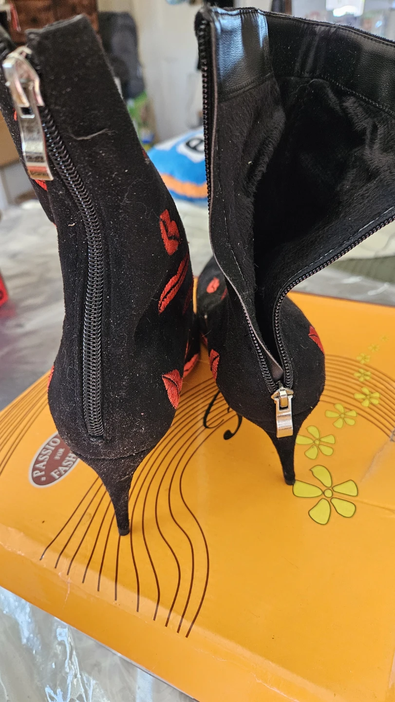 Black Ankle Boots with Red Lips Embroidery Size 14 women - photo 3