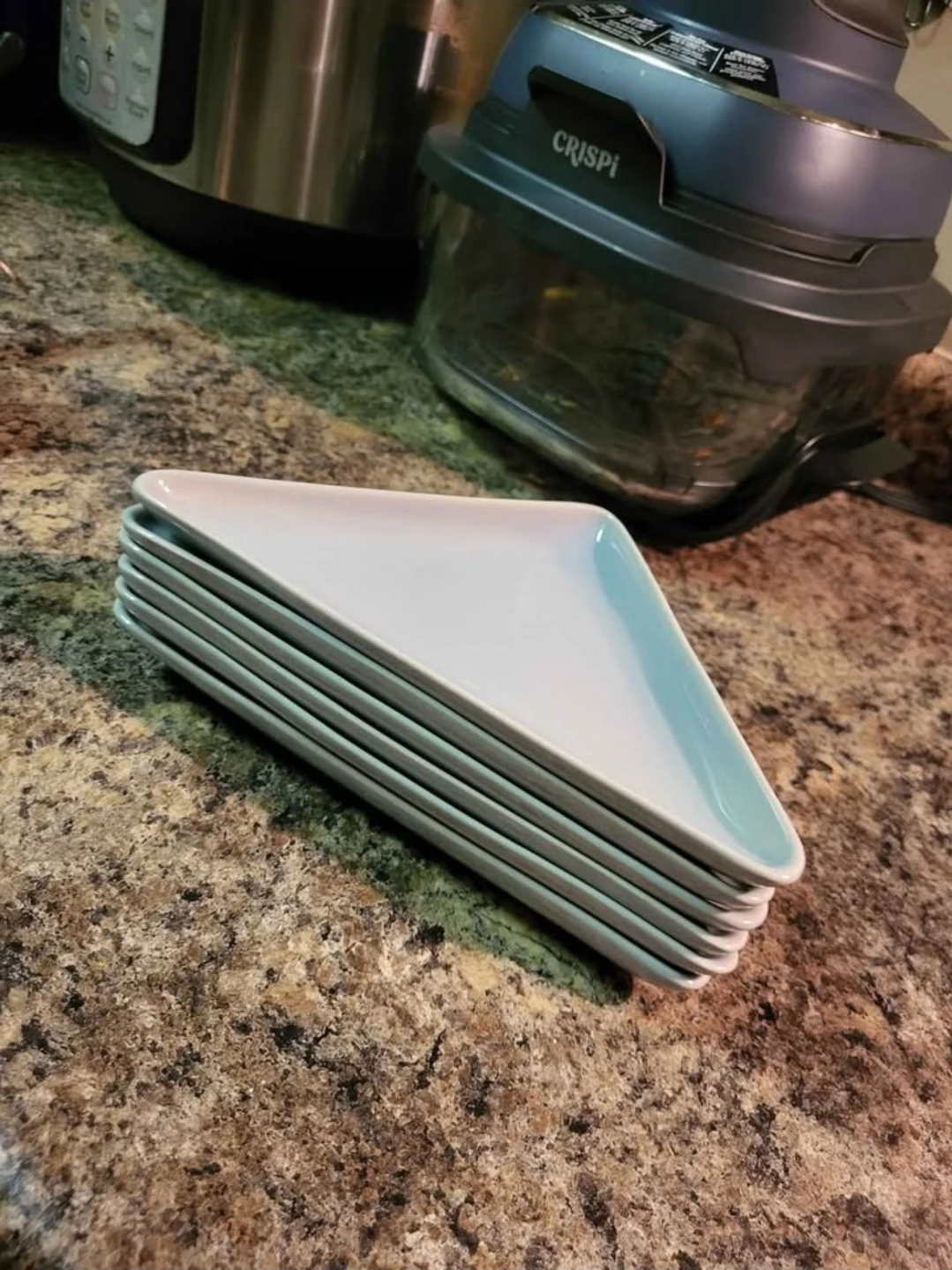 GlucksteinHome Studio Triangle Plates (Set of 6)