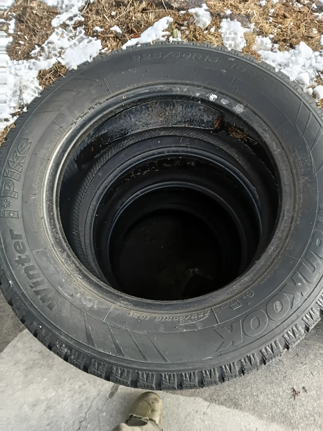 4 x Winter Ice 225/60R16Tires