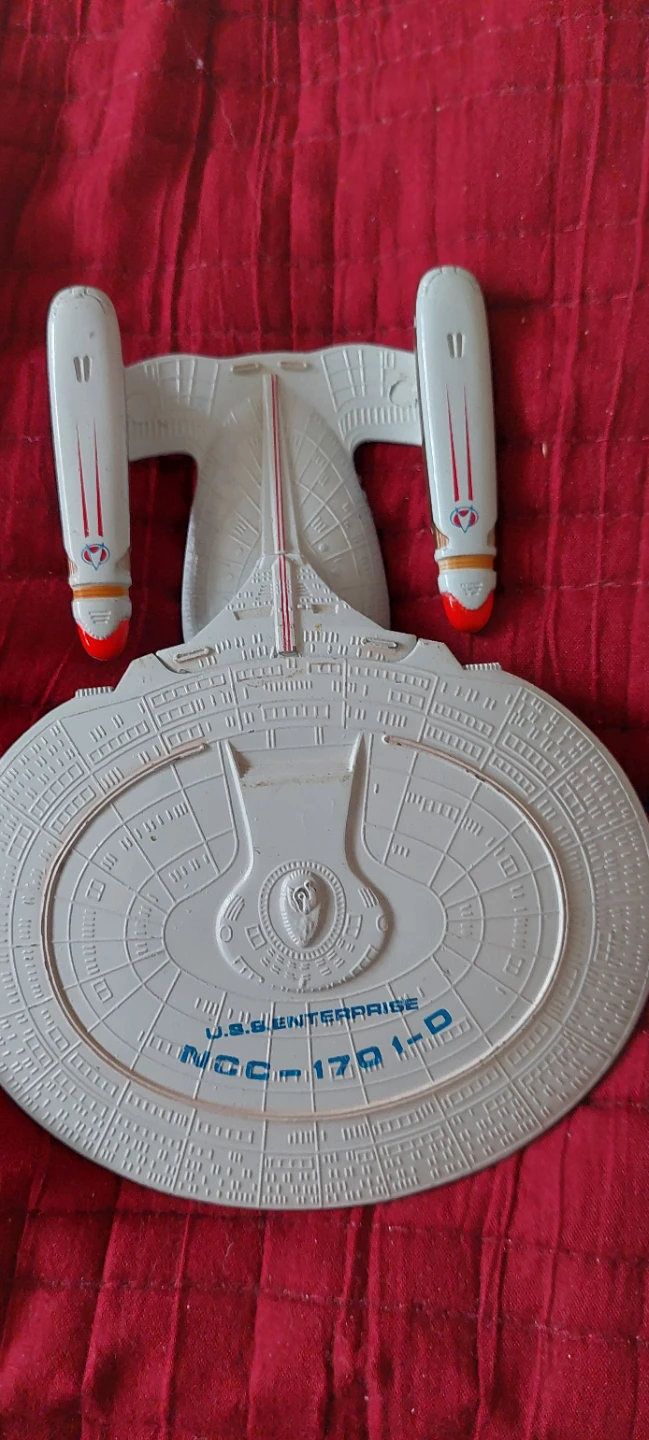U.S.S. Enterprise NCC-1701-D Starship Model - photo 2
