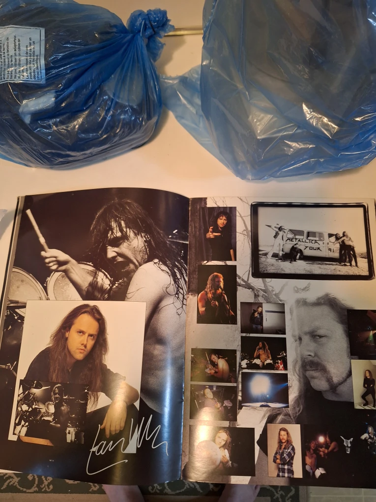 Metallica Black Album concert book - photo 5