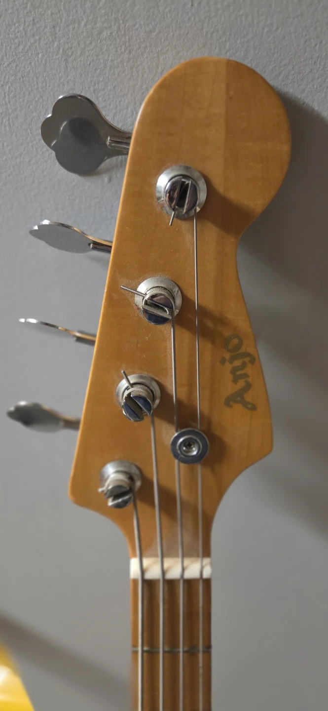 Arjo 4-string Bass Guitar - photo 2