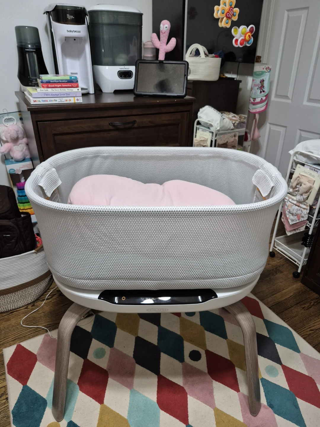 Graco SmartSense Bassinet – Auto Rocking – Great Condition
