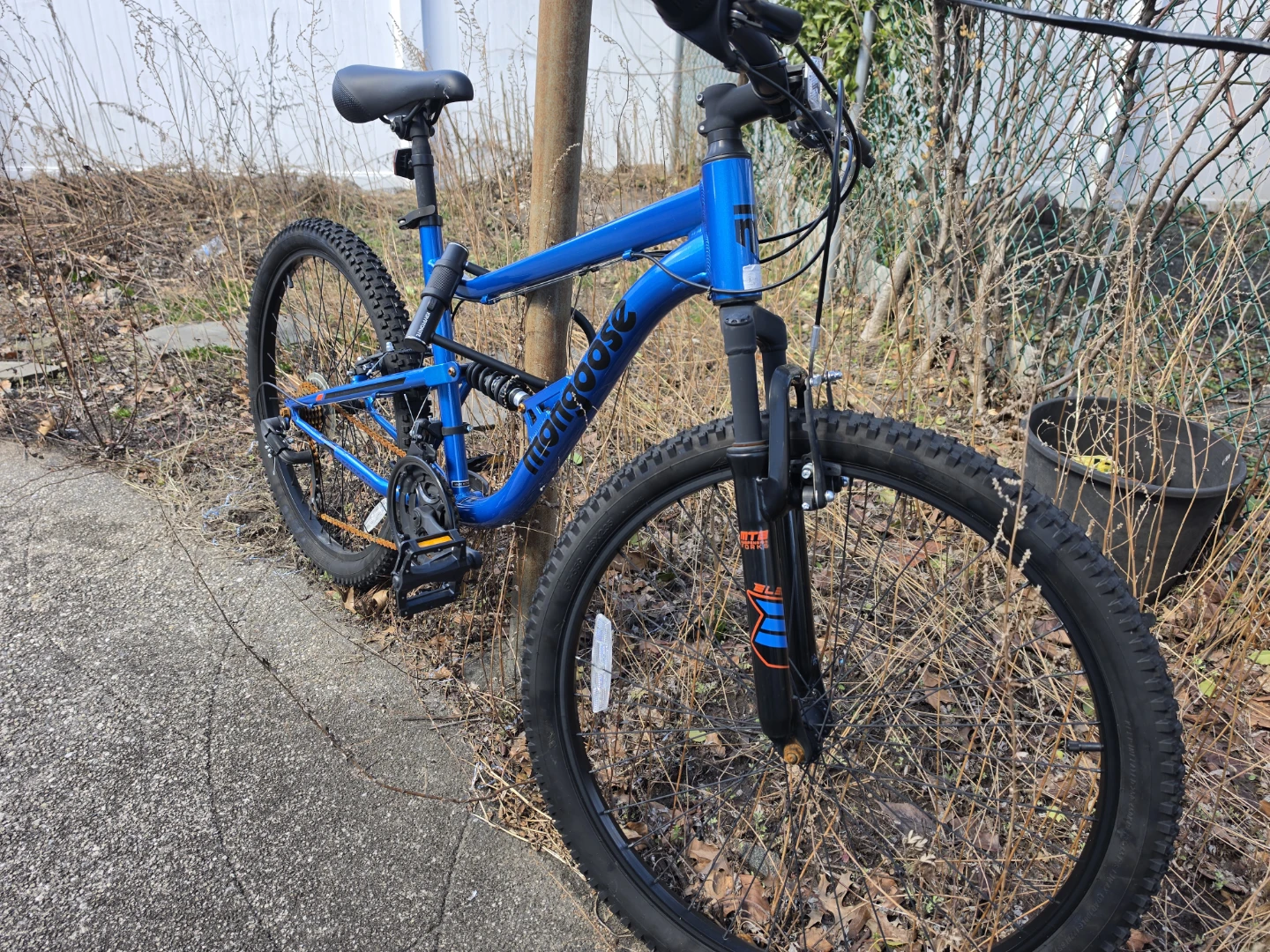 Mongoose Mountain Bike - photo 2