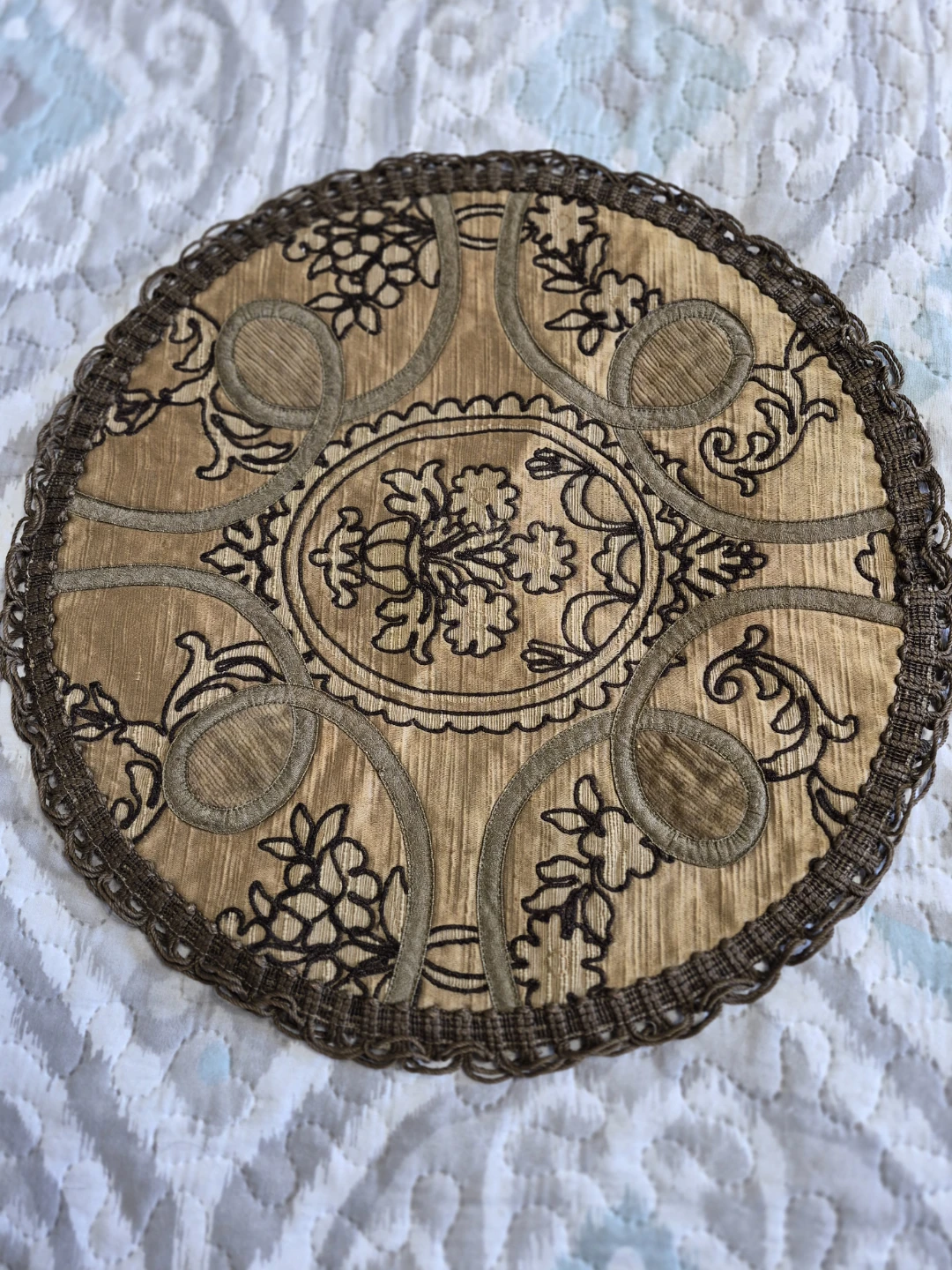 Beautiful Vintage 15" Round Tapestry Doilie Placemat Table Decor