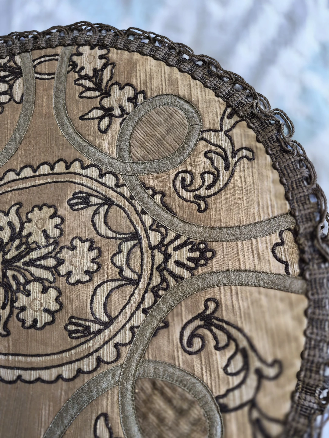 Beautiful Vintage 15" Round Tapestry Doilie Placemat Table Decor - photo 2