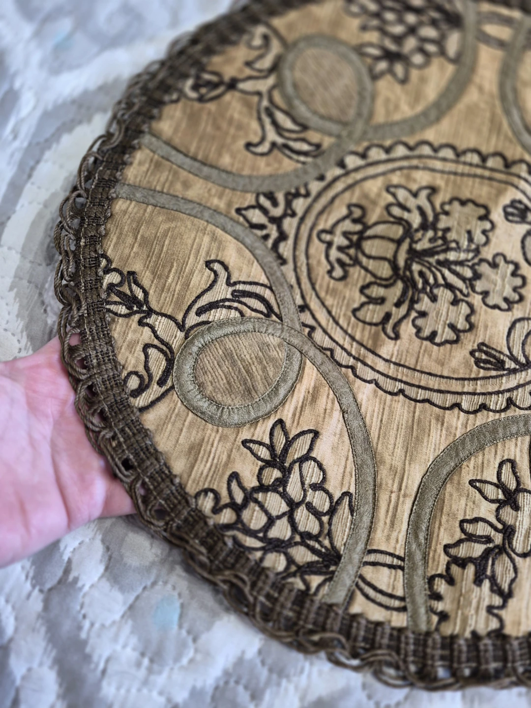 Beautiful Vintage 15" Round Tapestry Doilie Placemat Table Decor - photo 3