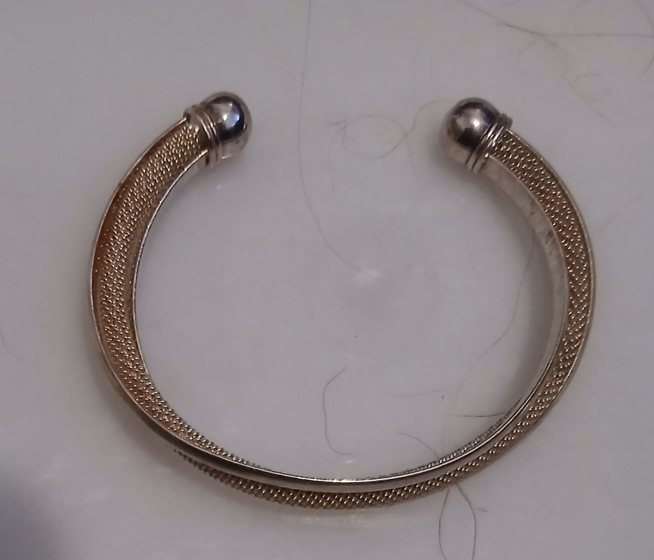 Silver-tone mesh cuff bracelet - photo 2