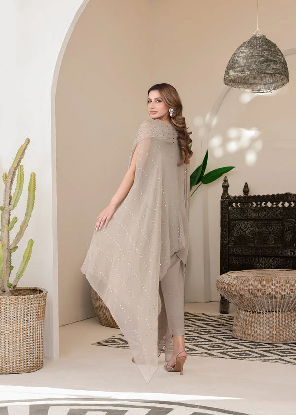 Pakistani Cape-Style Outfit - photo 2
