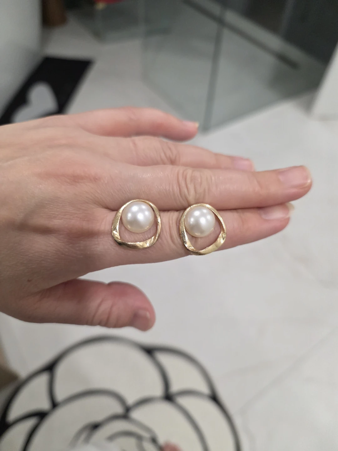 Gold-toned Pearl Earrings - photo 2