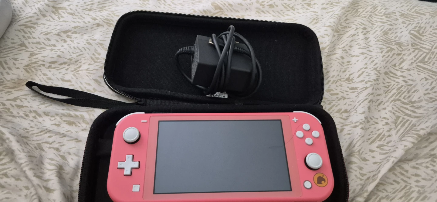 Nintendo Switch Lite Animal Crossing( isabelle's aloha) Coral