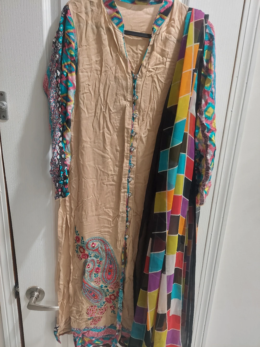 Beige Embroidered Kurti with Colourful Scarf - photo 4