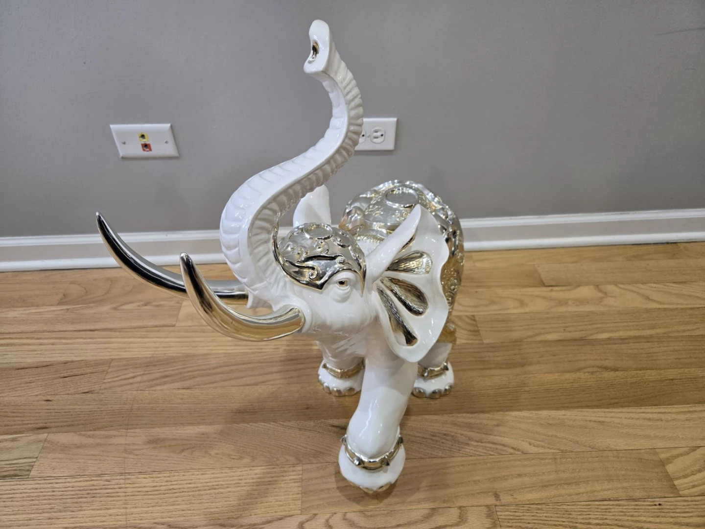 Big White and Gold Ceramic Elephant Figurine - photo 5
